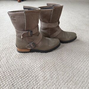 Sorel Women’s Tan Leather Boots